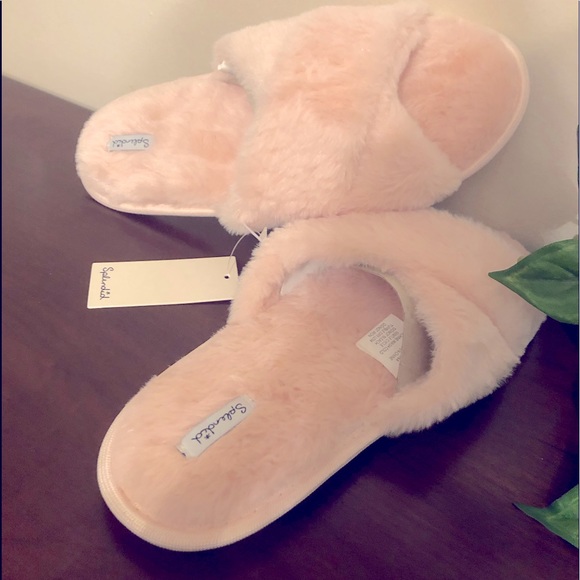 SPLENDID Faux Fur Pink Crisscross Slippers - Picture 2 of 6